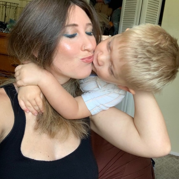 Meet your Posher, Kayla 🦋 - Picture 3 of 4